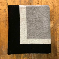 Wyoming Flag Blanket -Trudon shop IMG 4411